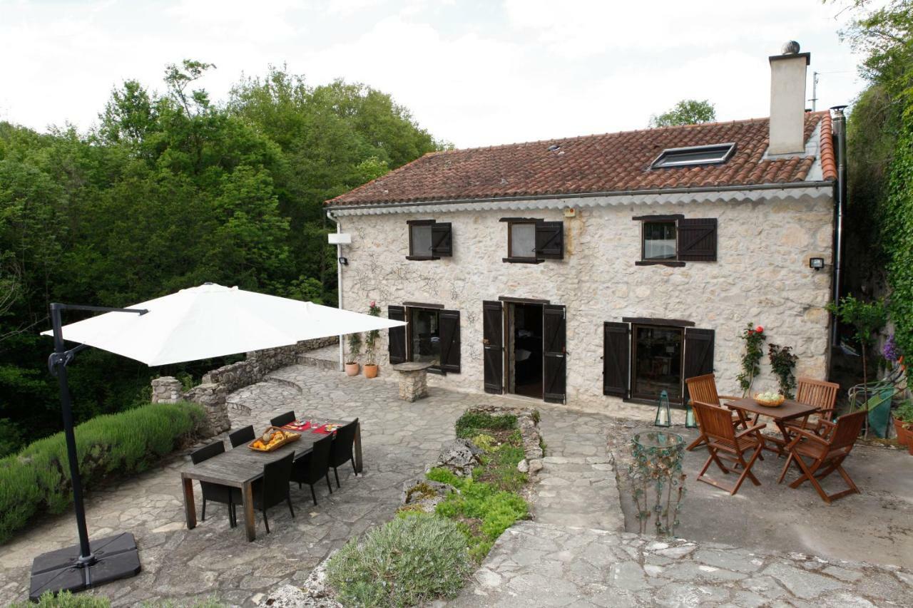 Moulin D'Entre Les Roches Bed & Breakfast Puivert Exterior photo