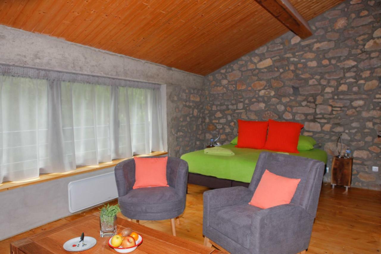Moulin D'Entre Les Roches Bed & Breakfast Puivert Exterior photo