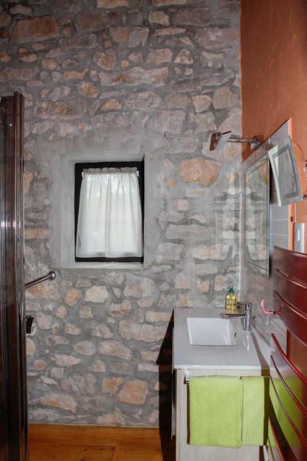 Moulin D'Entre Les Roches Bed & Breakfast Puivert Exterior photo